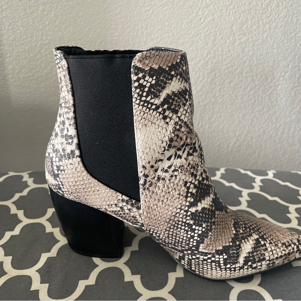 Qupid Beige/Brown Snake Pattern